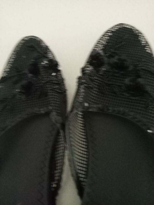 Vendo um par de chinelos, novos.