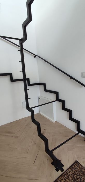 Schody stalowe wewnętrzne schody dywanowe  policzkowe