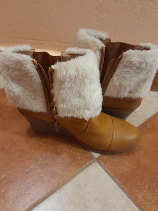 Buty na koturnie r 40