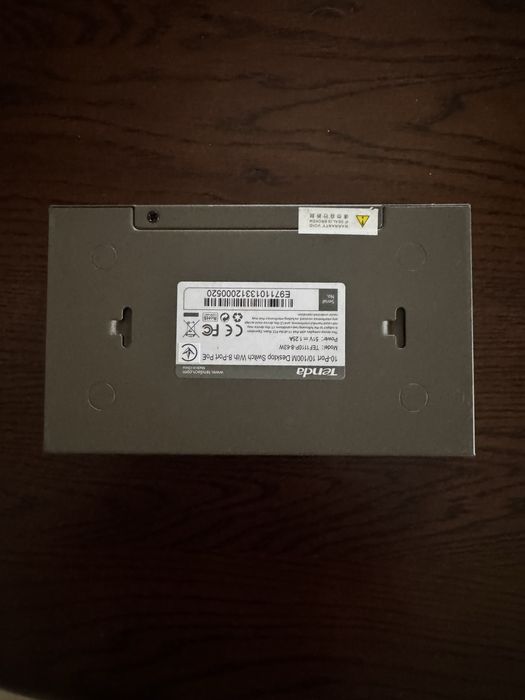 PoE комутатор Tenda TEF1110P-8-63W