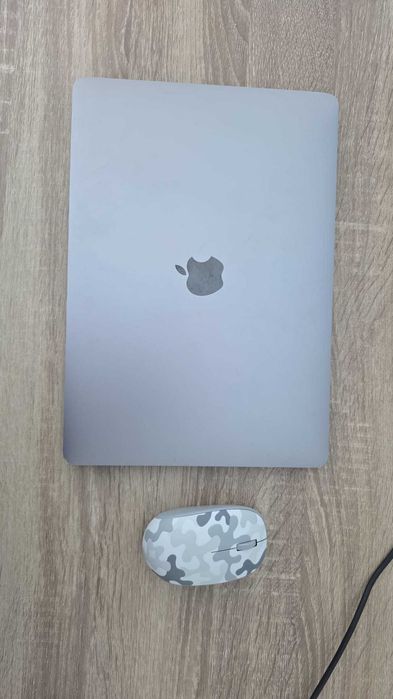 MacBook Pro 13” M2 2022 – Excelente Estado