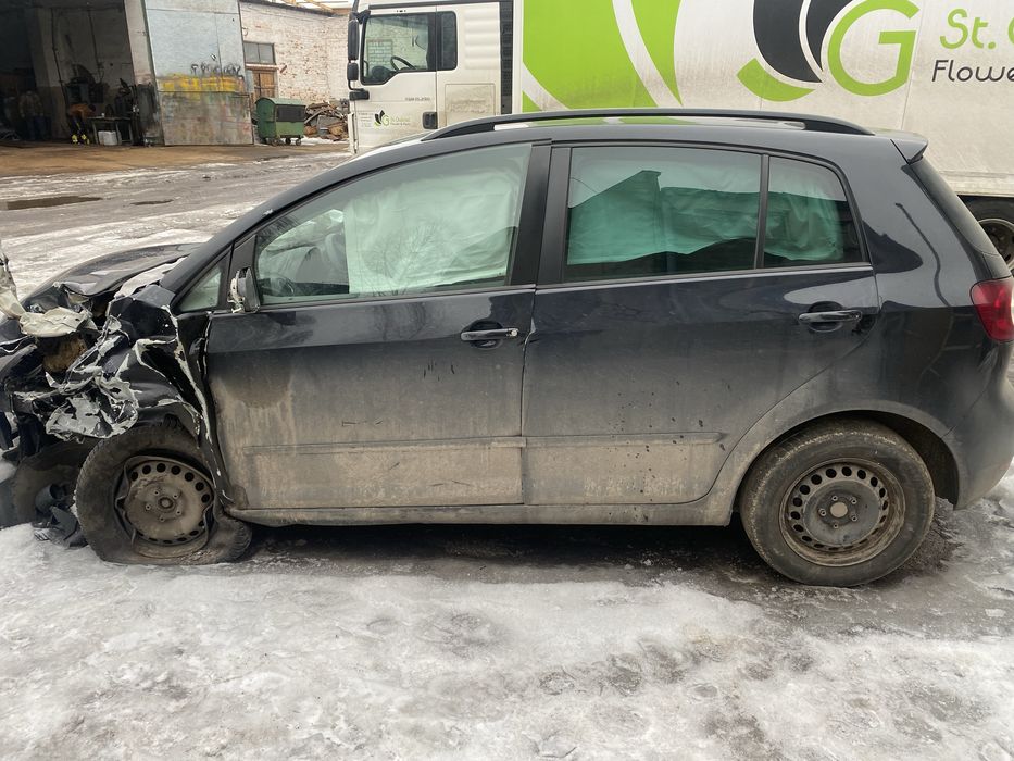 Фольсфаген гольф плюс