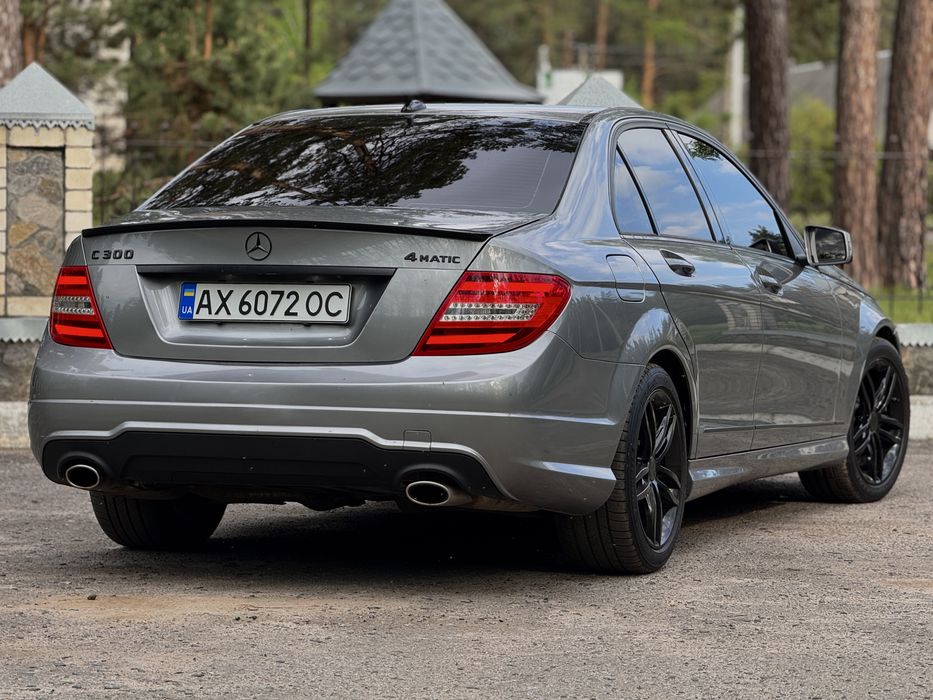 Mercedes-Benz W204 C300 2012 в чудовому стані