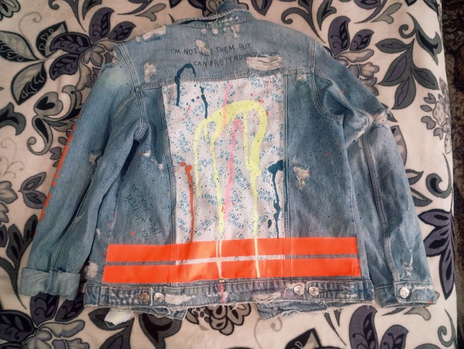 Стильна джинсова куртка