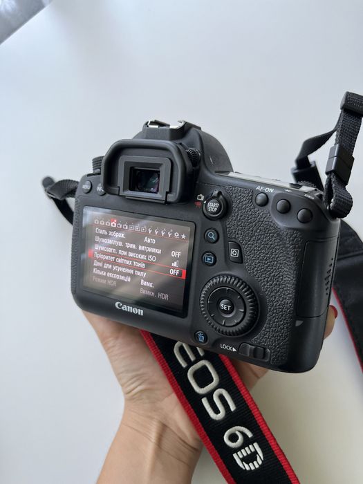 Продам фотоапарат CANON 6D+ обʼєктив 50мм.1.8. ПРОБІГ- 22тис. ТОРГ.