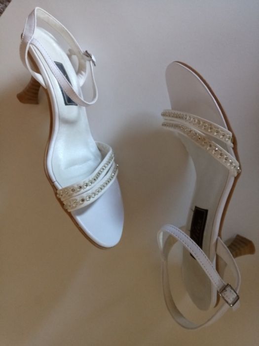 Sandałki białe rozm.36