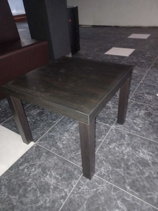 Mesa baixa de apoio ou bar