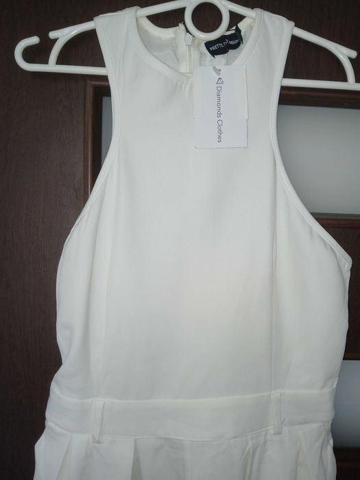 Biały elegancki kombinezon PrettyLittleThing XS/S