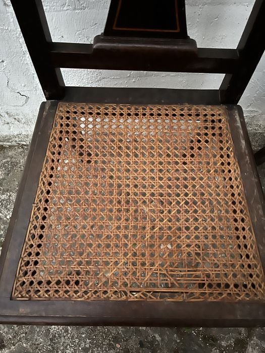 Par de cadeiras a precisar de estofo ( palhinha)