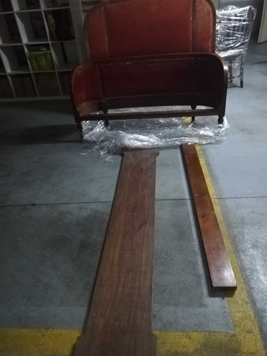 Cama Casal antiga forro Bordeaux