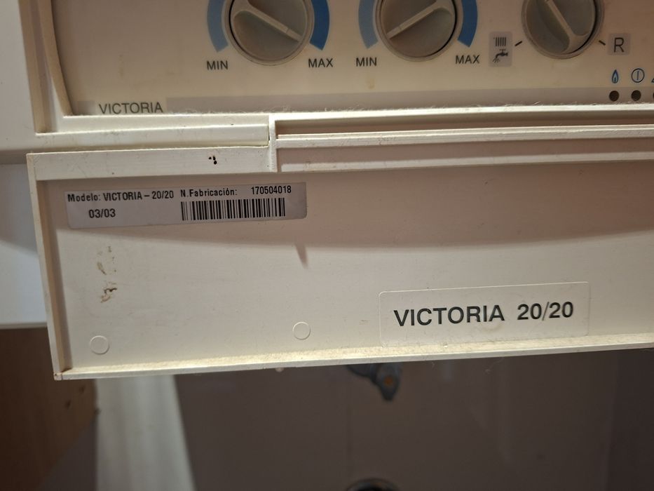 Caldeira ROCA vitória 20/20 com radiadores de aquecimento central
