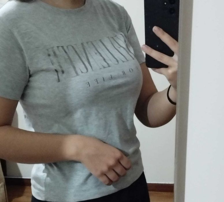 T-shirt cinza da Stradivarius