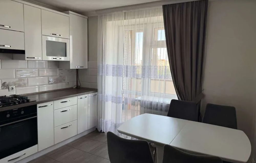 Продаж 2к квартири 50 кв. м на вул. Тролейбусна