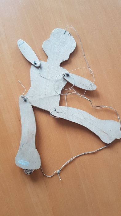 Kukułka prlu pociągana za sznurki