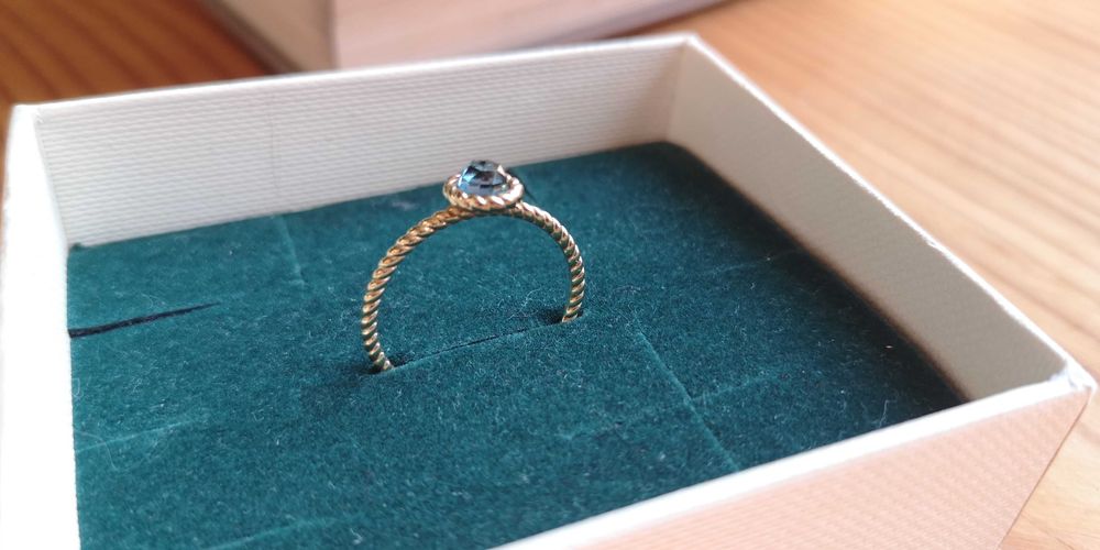 PROMOCJA!!! -40% na certyfikowany złoty pierścionek Yes! z topazem