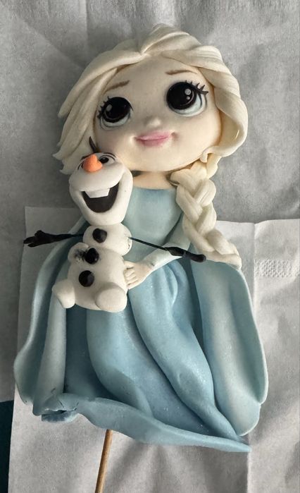 Фігурка на торт з мастики Ельза Frozen