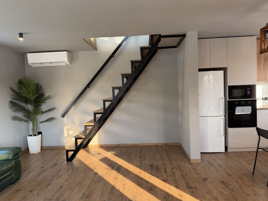 Будинок з ремонтом і меблями