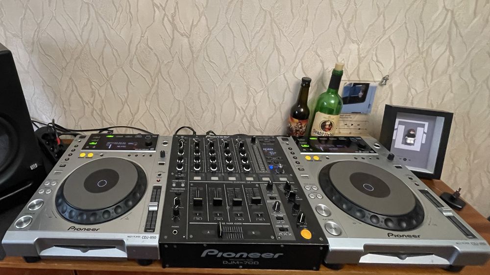 Pioneer cdj - 850 (2шт.) + Pioneer djm - 700 (весь комплект)