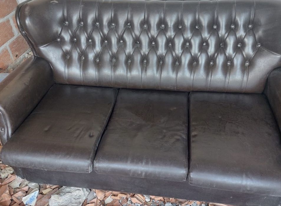 Vende-se sofá cama em napa castanha