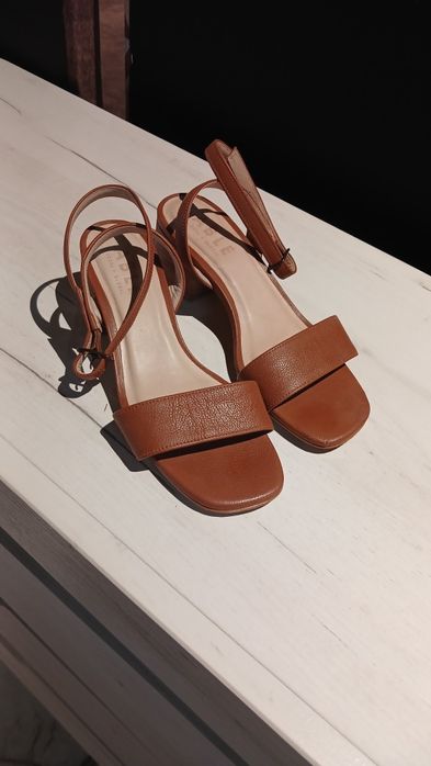 Продам босоножки