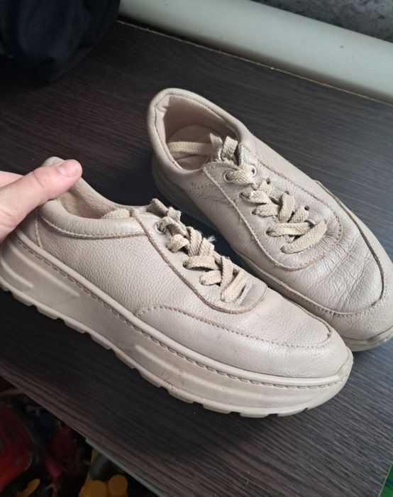 Кросівки шкіряні жіночі