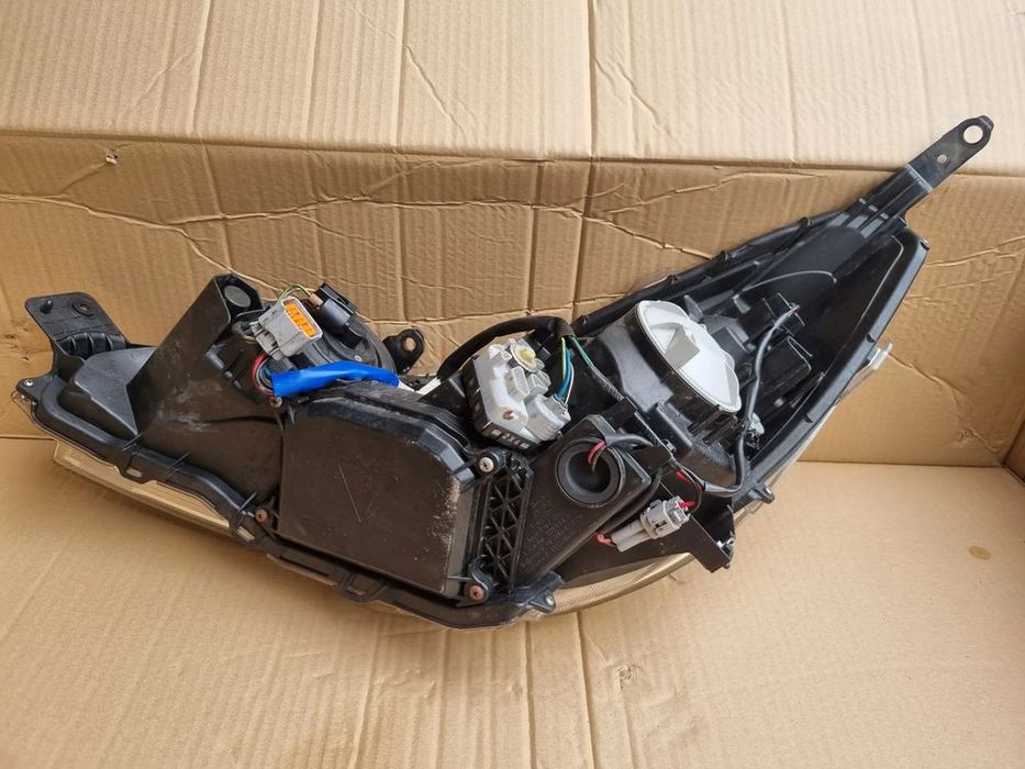 subaru legacy outback lift lampa prawa reflektor xenon