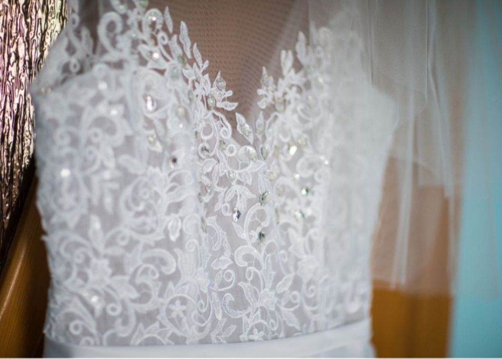 Sukienka ślubna w rozmiarze 38