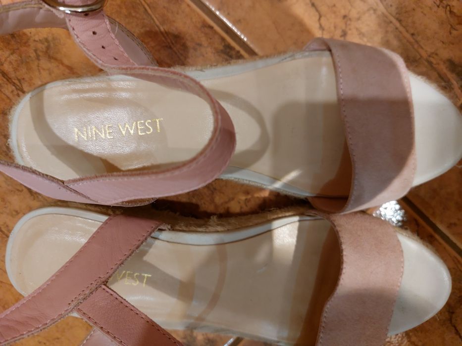 Sandały pudrowy róż, koturny Nine West 37,5