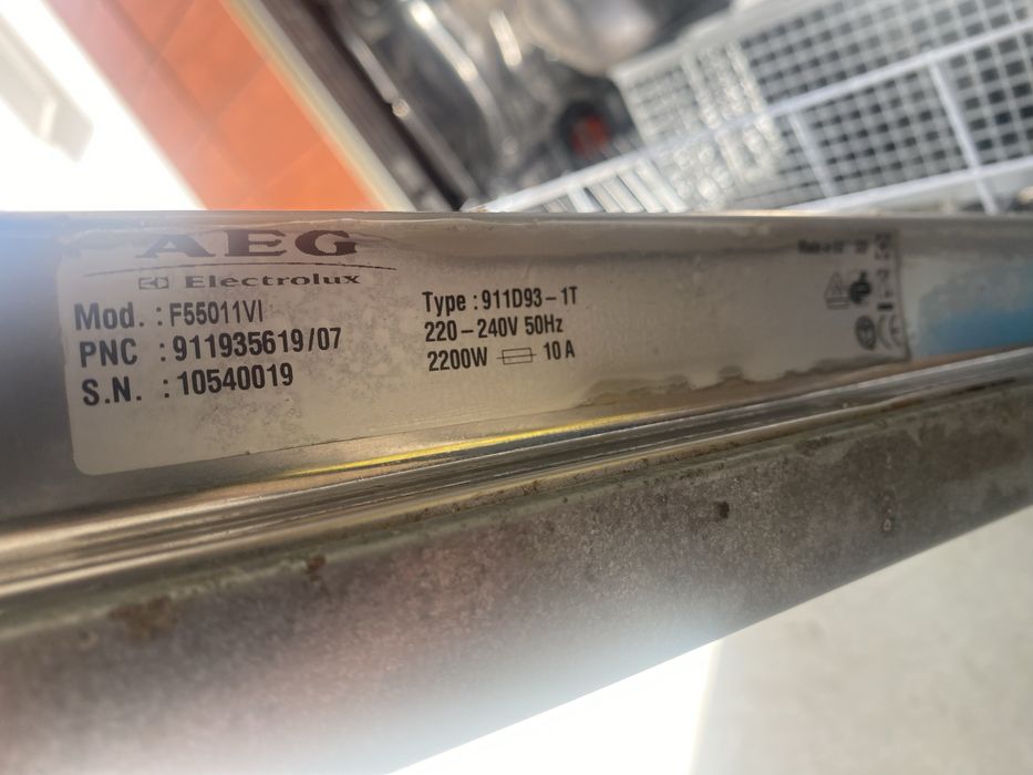 Maquina Lavar Loiça Encastre AEG F55011Vl