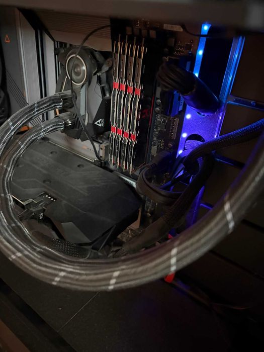 Komputer I5-13600KF, 32 GB RAM, 3 TB, 1000W