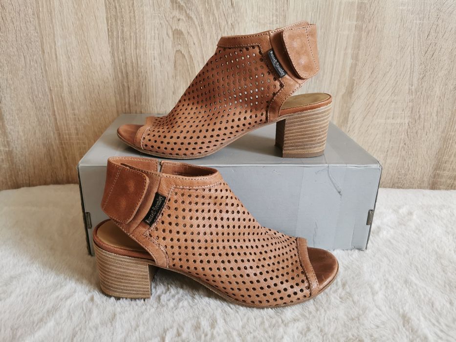 Russell & Bromley skórzane ażurowe sandały 39