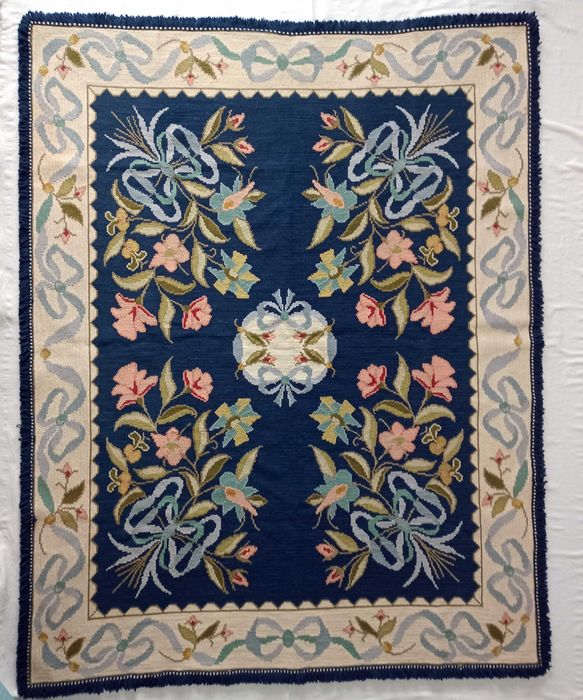 Tapete ponto fino Arraiolos, 200x165 cm.Excelente estado, como novo. LIMPO! Entrega zona Setúbal ou CTT expresso.