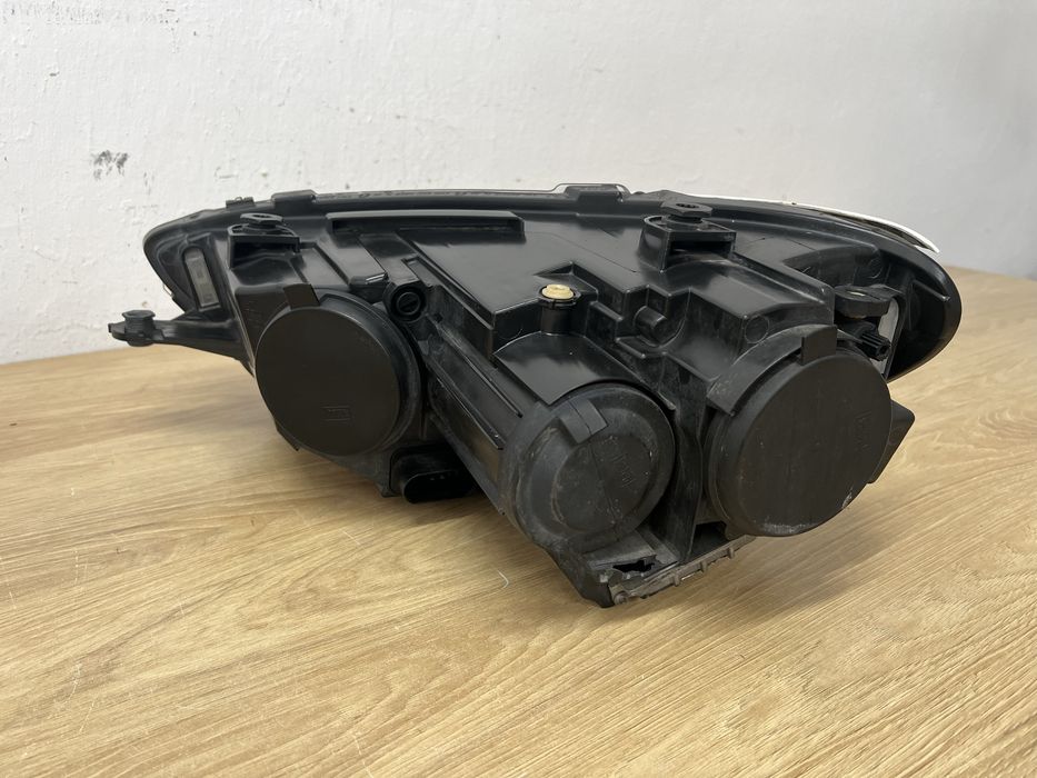 Lampy przednie Volkswagen Sirocco Xenon