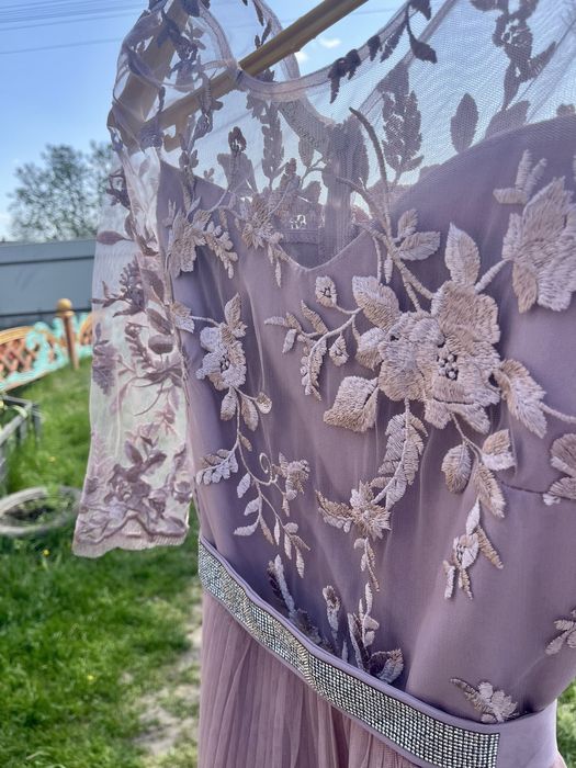 Вечірня жіноча сукня