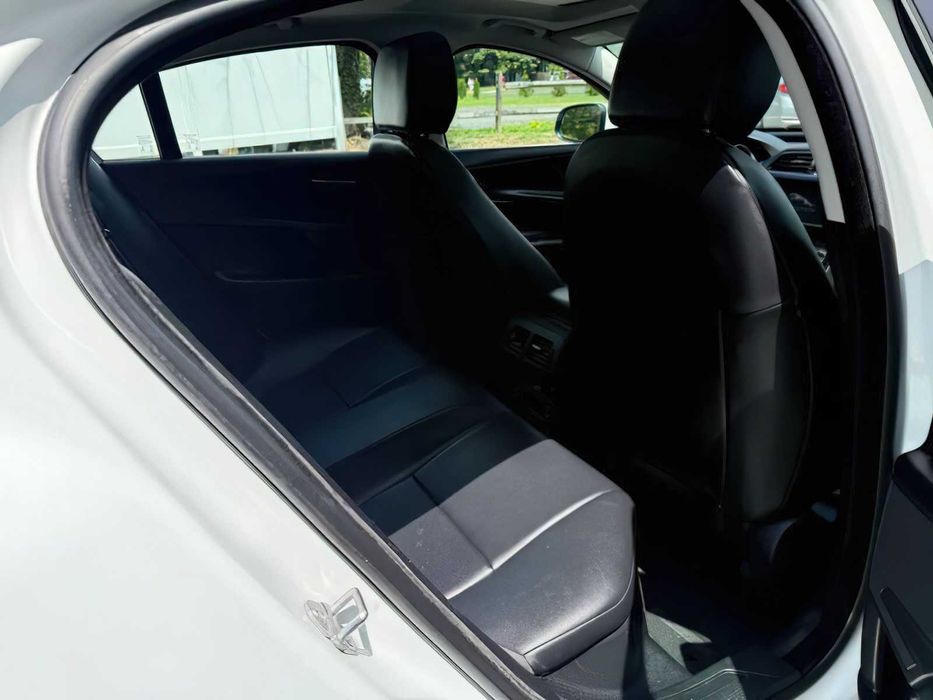 Jaguar XE 25t      2018