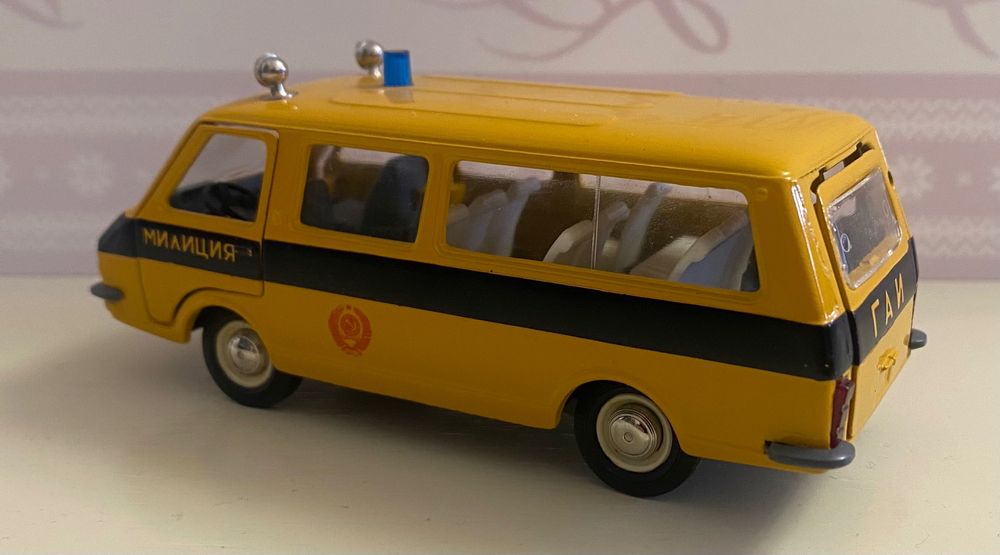 Машинка РАФ 2203 «милиция» 1:43