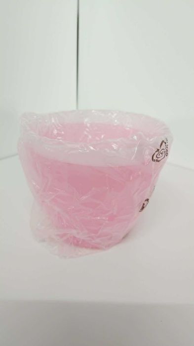 Conjunto de duas refrigeradoras marca tupperwar de 380 ml cada, novas, em tons rosa.