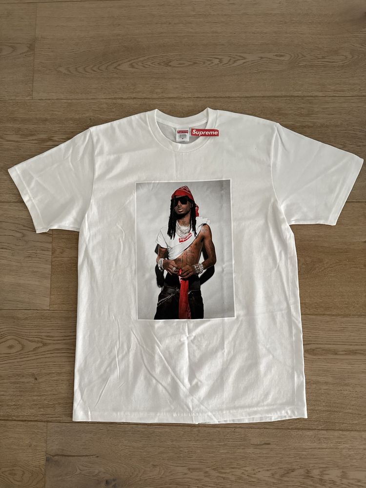 Supreme Playboi Carti Tee ステッカー付き Supreme Playboi Carti Tee Black - MR KICKS