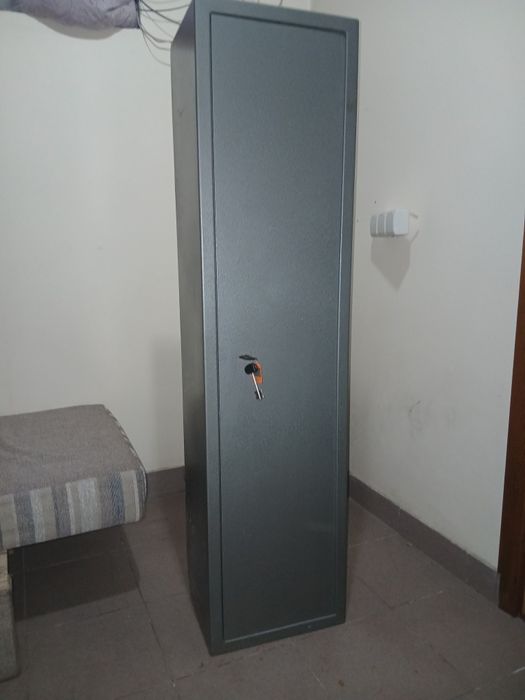 Продам хороший новый Сейф для оружия