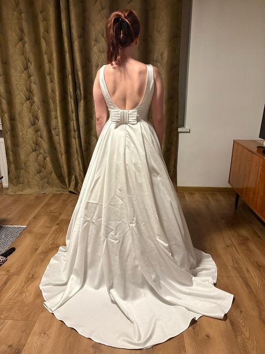 Suknia ślubna złamana biel