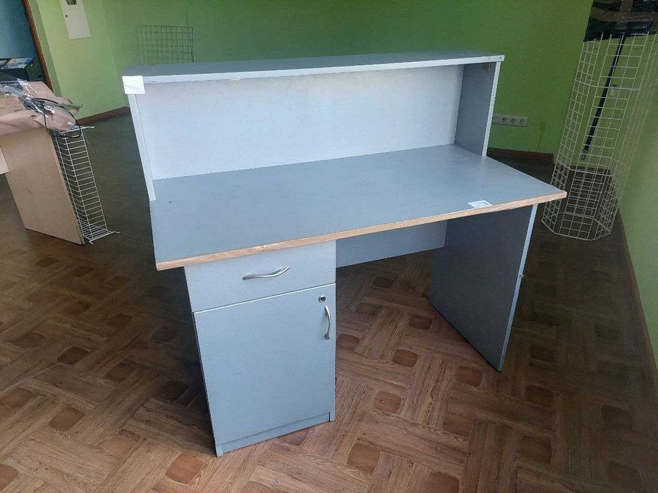 Стол офисный письменный компьютерный с тумбой и ящиком для офиса