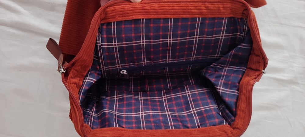 Pomarańczowy plecak