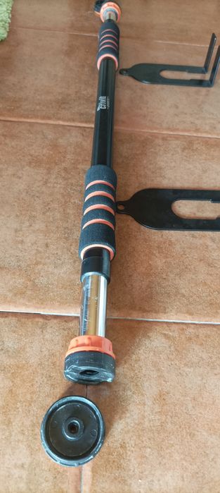 Barra de elevações extensível para porta ou entre paredes64284788457730122