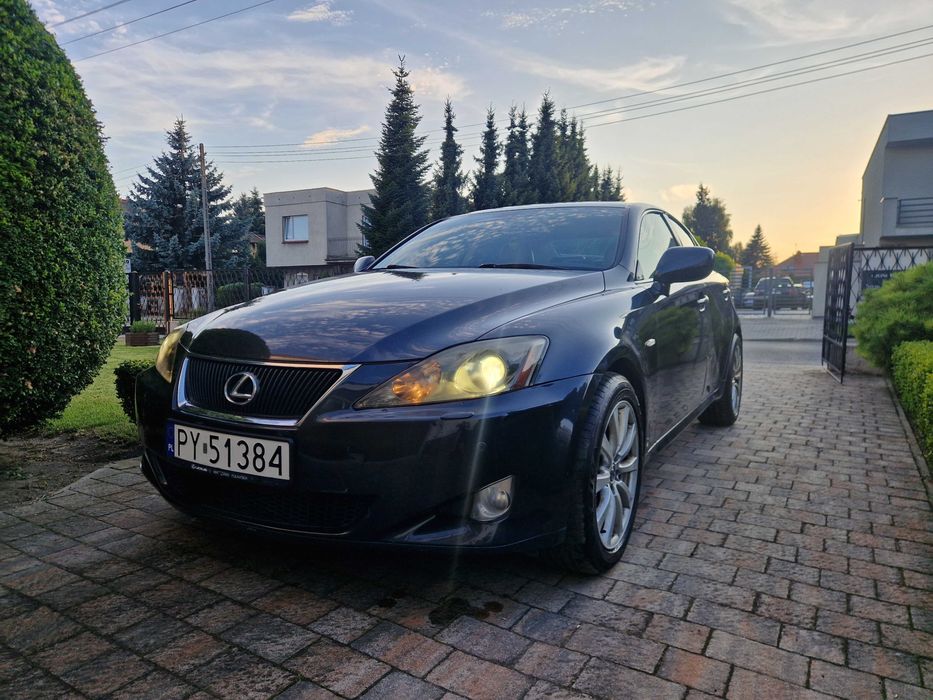Lexus IS