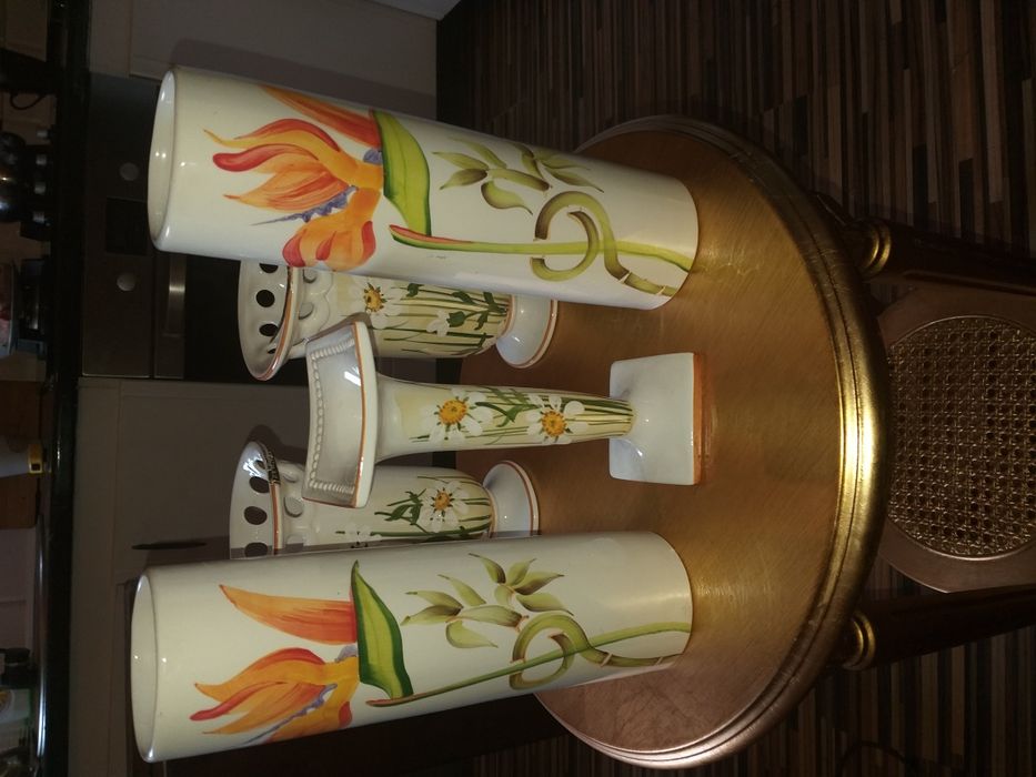 Piękny zestaw 4 wazonow i świecznika ręcznie malowanych z porcelany