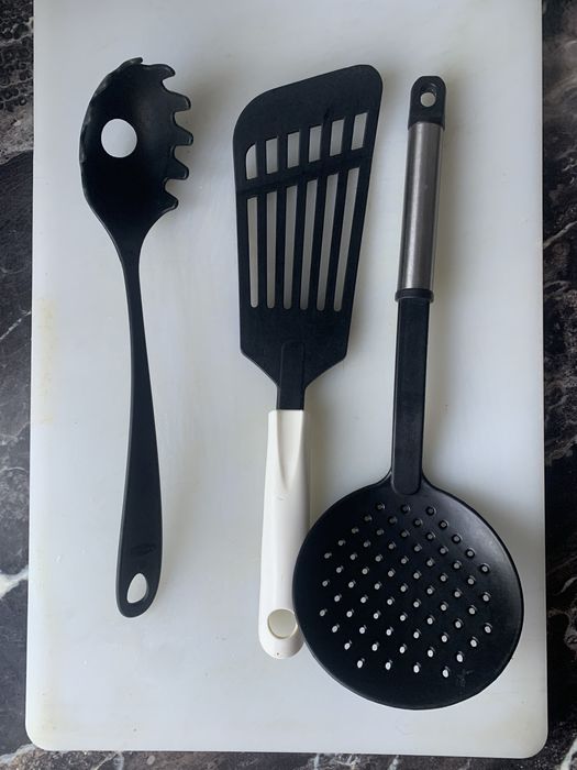 Кухонные принадл.Щипцы, Ножитерки, черпаки, шумовки, ложка мороженного