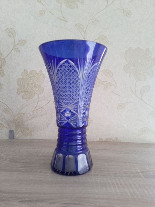 продам вазу синего цвета