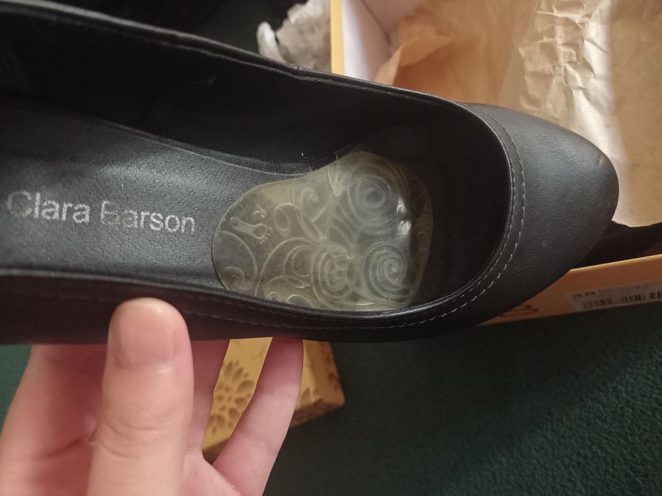 Buty na obcasie roz 39 Clara Barson CCC czarne półbuty