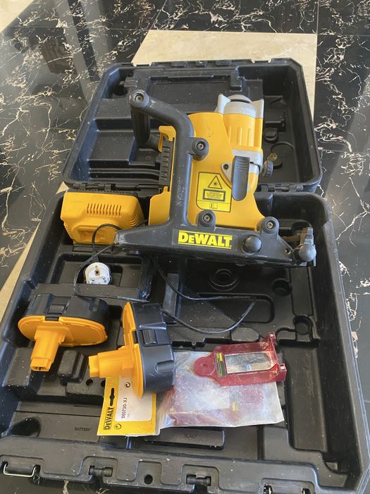 Лазерный уровень ротационный аккумуляторный Dewalt DW073
