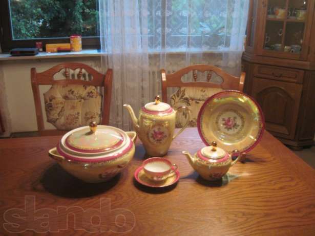 Новый,немецкий сервиз чайно- столовый на 12 пер